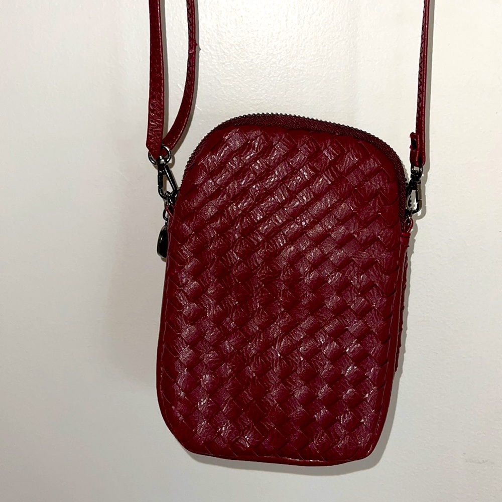 Unbranded cute dark maroon small crossbody bag with 2 zippered compartments. - Picture 5 of 8